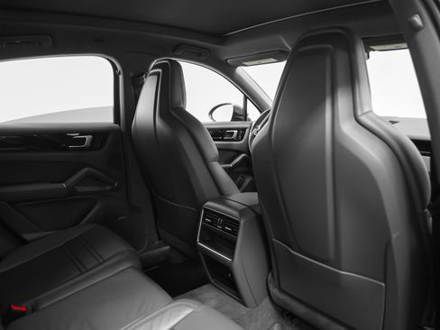 Certified 2022 Porsche Cayenne Coupe AWD/4WD image 22