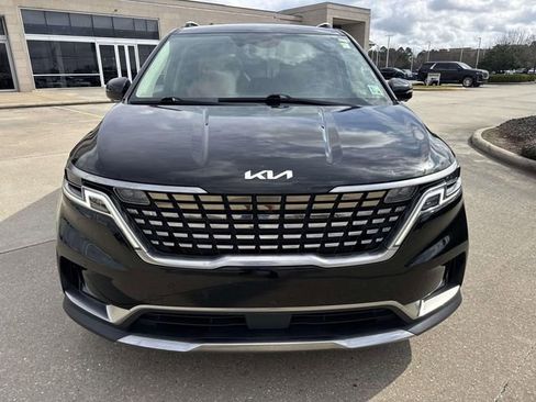 Used 2023 Kia Carnival SX Prestige image 2