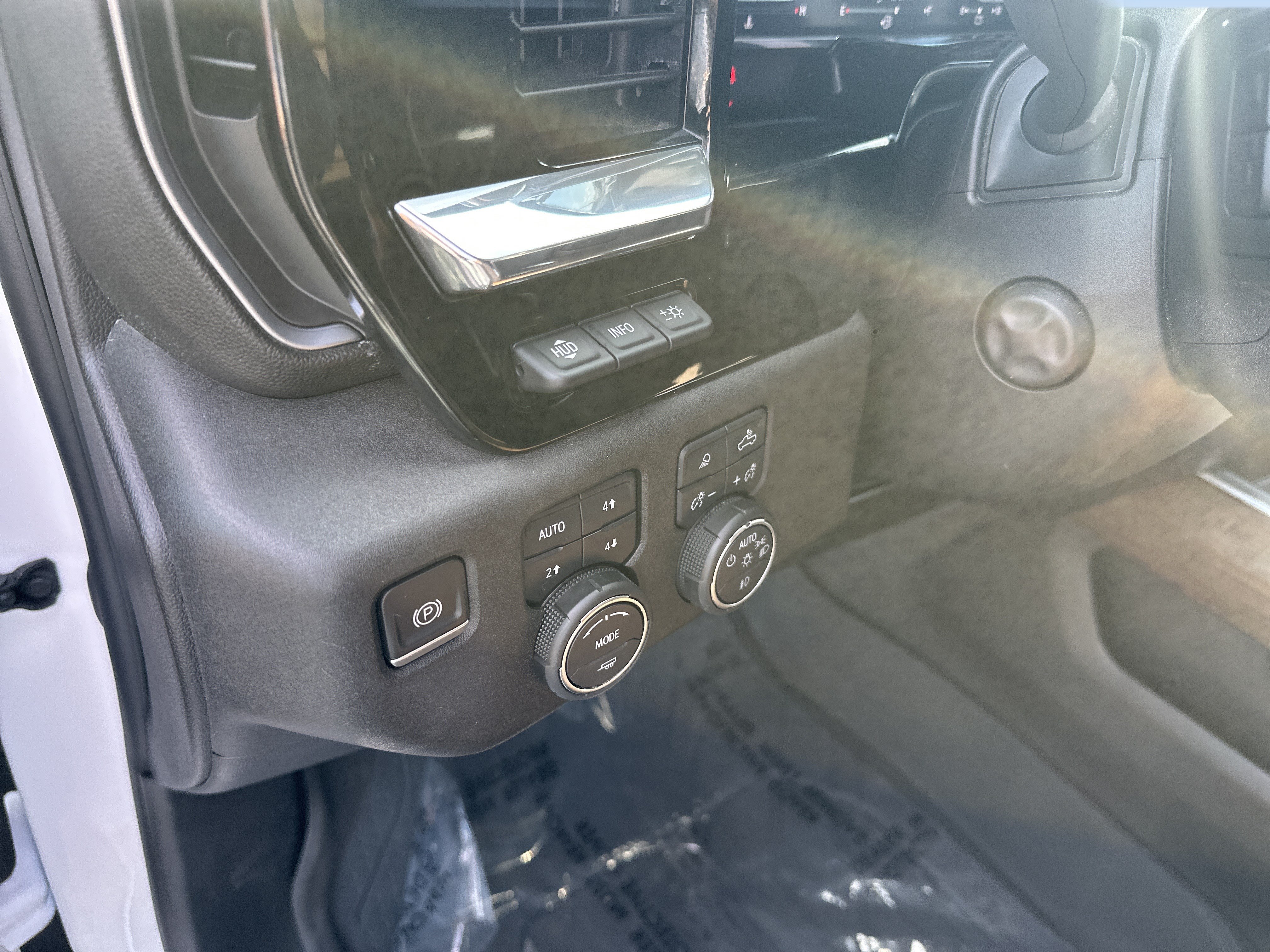 Certified 2023 Chevrolet Silverado 1500 High Country w/ Technology Package AWD/4WD image 14