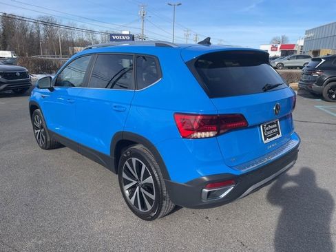 Certified 2023 Volkswagen Taos SE w/ Panoramic Sunroof Package image 2