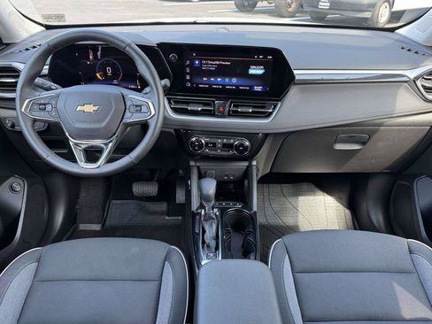 Used 2026 Chevrolet TrailBlazer LT w/ Convenience Package FWD image 3