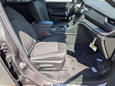 New 2025 Jeep Grand Cherokee Laredo X w/ Luxury Tech Group I image 30