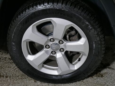 Used 2018 Jeep Compass Latitude w/ Popular Equipment Group image 15