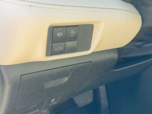 Used 2023 Toyota Highlander XLE image 18