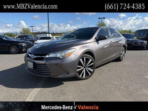 Used 2017 Toyota Camry LE image 1