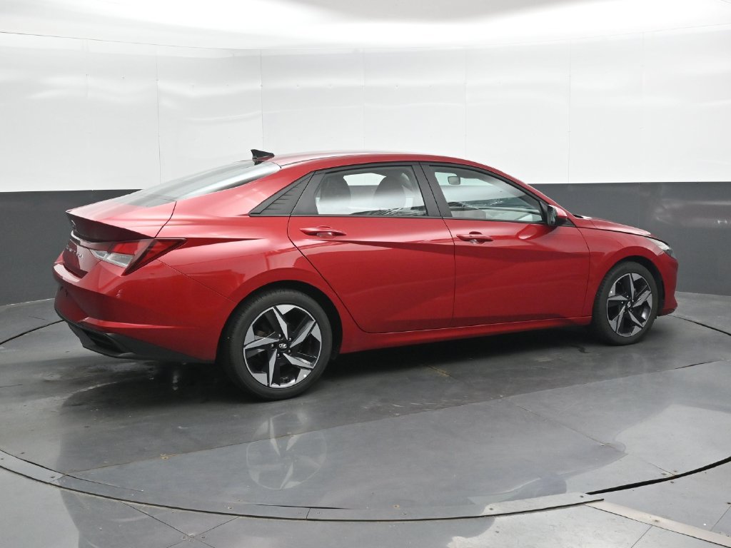 Used 2023 Hyundai Elantra SEL w/ Convenience Package FWD image 2