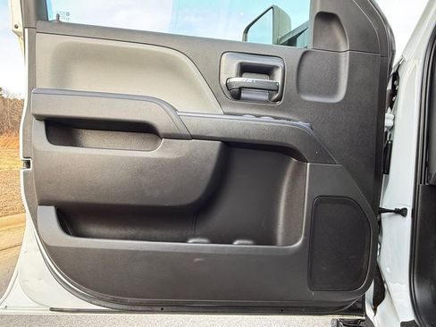 Used 2018 GMC Sierra 2500 w/ Sierra Convenience Package image 9