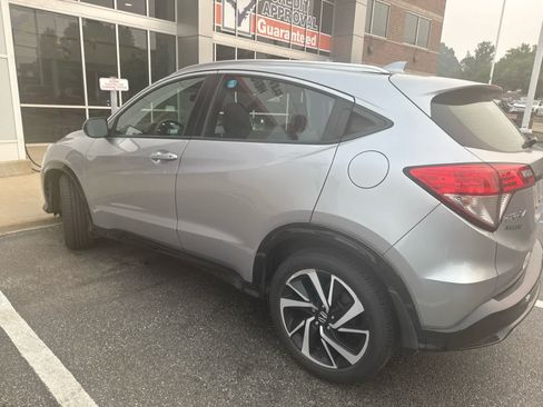 Used 2020 Honda HR-V Sport image 9