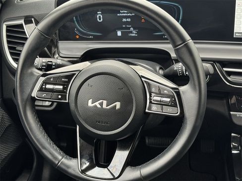 Used 2025 Kia Seltos S image 9