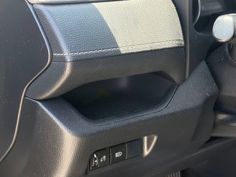 Used 2019 Toyota RAV4 XLE AWD/4WD image 8