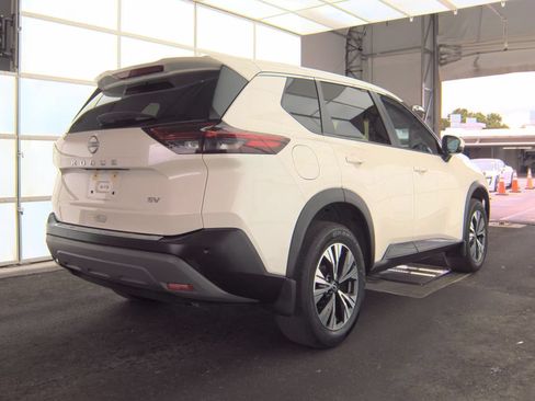 Used 2023 Nissan Rogue SV FWD image 6