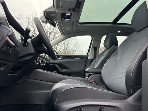 New 2026 Volkswagen Tiguan SE image 3