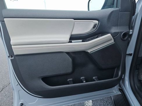 Used 2025 Ford Expedition Active image 18