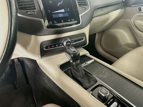 Used 2020 Volvo XC90 T6 Momentum AWD/4WD image 24