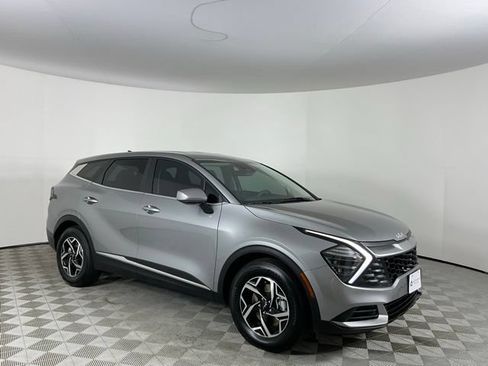 Used 2025 Kia Sportage LX FWD image 3