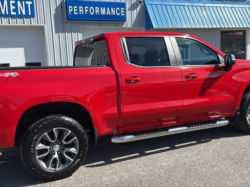 Used 2022 Chevrolet Silverado 1500 LT AWD/4WD image 4