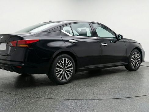 Used 2025 Nissan Altima 2.5 SV FWD image 9