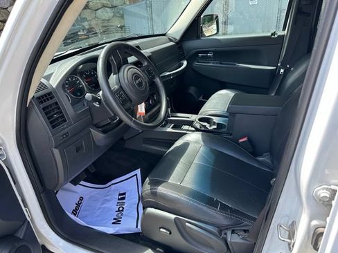 Used 2012 Jeep Liberty Sport AWD/4WD image 10