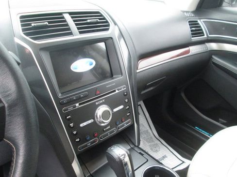 Used 2018 Ford Explorer Platinum image 8