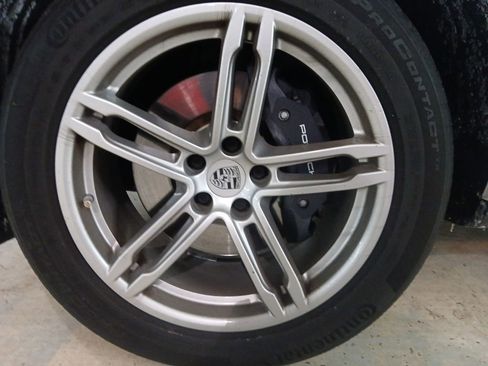 Used 2022 Porsche Macan Base image 23