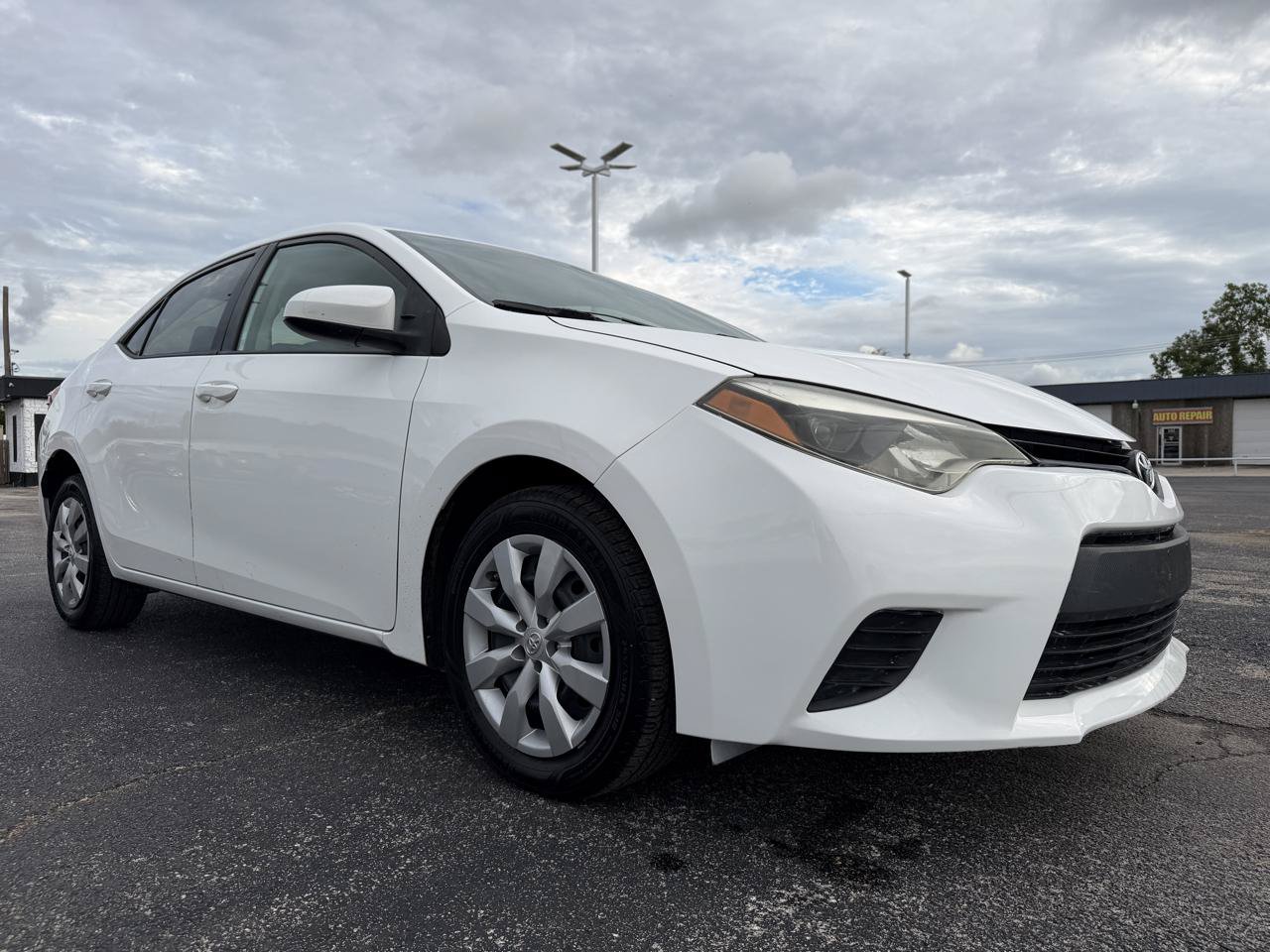 Used 2014 Toyota Corolla LE FWD image 3