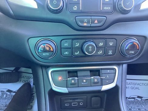 Used 2024 GMC Terrain SLT image 16