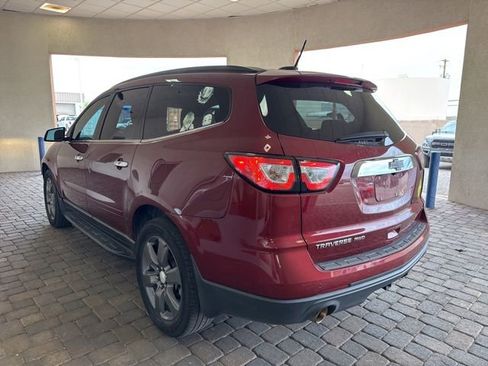 Used 2017 Chevrolet Traverse LT image 2