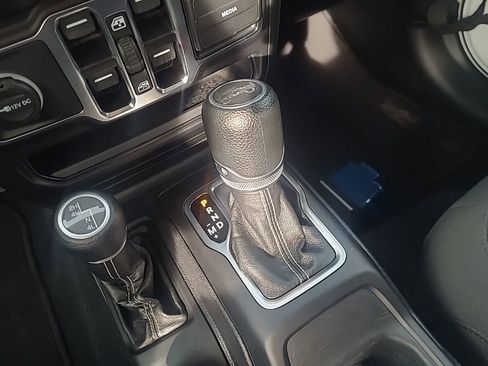 Used 2020 Jeep Wrangler Unlimited Sahara w/ Uconnect 4C Nav & Sound Group image 16