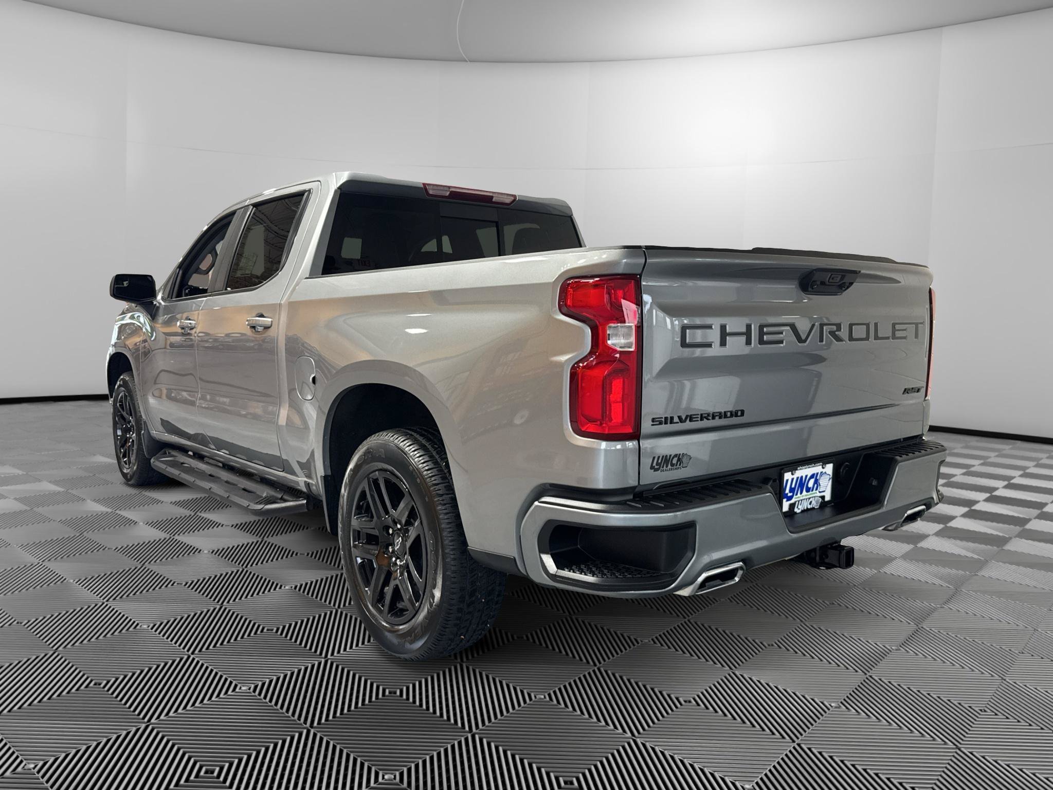 Used 2023 Chevrolet Silverado 1500 RST w/ Convenience Package II AWD/4WD image 3