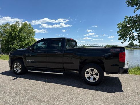Used 2017 Chevrolet Silverado 1500 Custom w/ Custom Convenience Package AWD/4WD image 11
