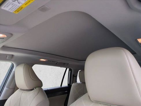 Used 2020 Toyota Highlander Platinum FWD image 16