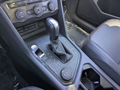 Used 2020 Volkswagen Tiguan SE image 13