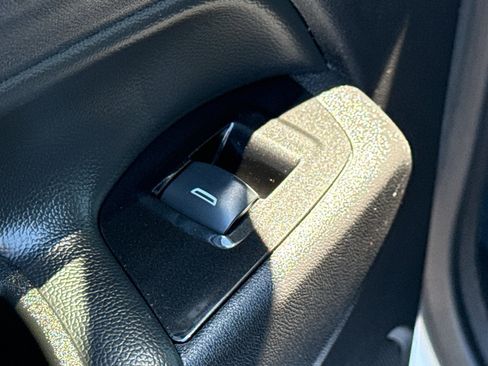 Certified 2024 Chevrolet Equinox Premier AWD/4WD image 30