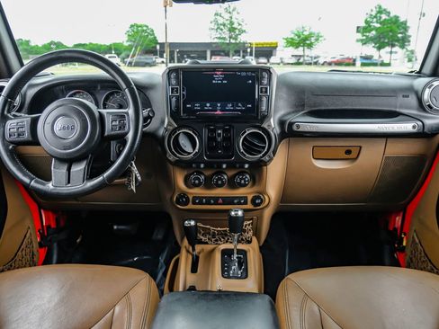 Used 2015 Jeep Wrangler Unlimited Sahara w/ Max Tow Package AWD/4WD image 15