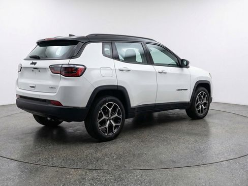 Used 2025 Jeep Compass Limited image 9