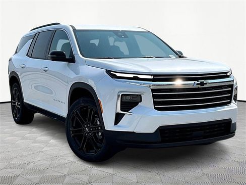 New 2025 Chevrolet Traverse LT w/ Driver Confidence Package image 1