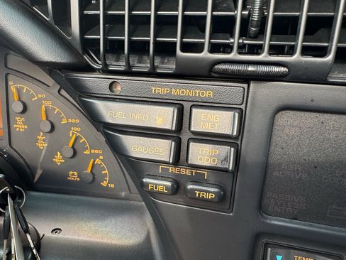 Used 1992 Chevrolet Corvette Convertible image 28