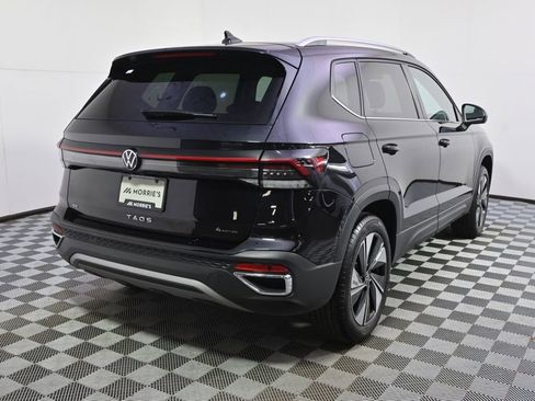 Used 2025 Volkswagen Taos SE AWD/4WD image 6
