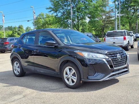 Used 2021 Nissan Kicks S FWD image 3
