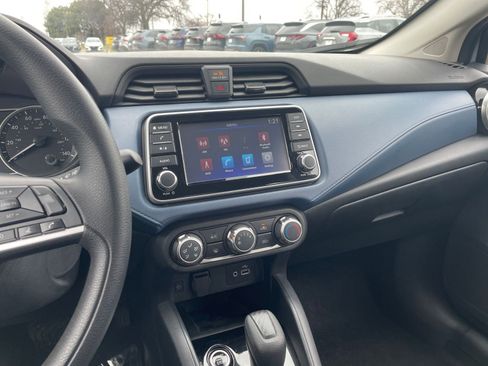 Used 2025 Nissan Versa SV image 17