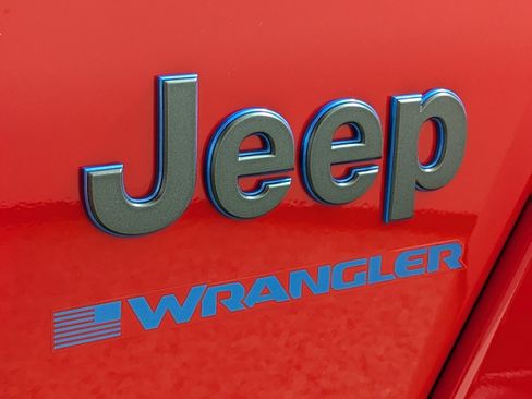 Used 2025 Jeep Wrangler Sahara w/ Safety Group image 28