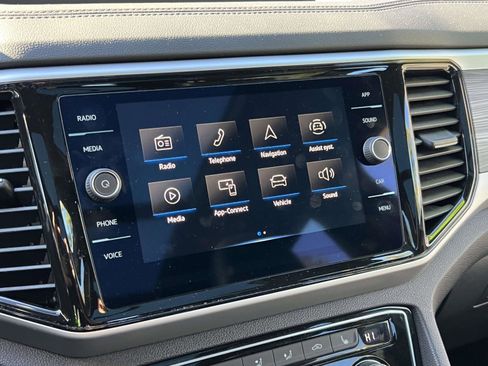 Used 2022 Volkswagen Atlas Cross Sport SE image 16