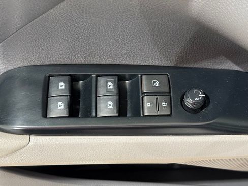Used 2020 Toyota Camry SE FWD image 15