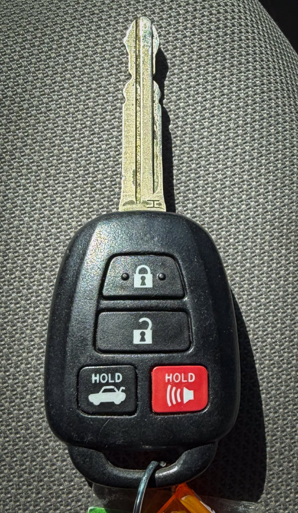 Used 2015 Toyota Corolla LE FWD image 15