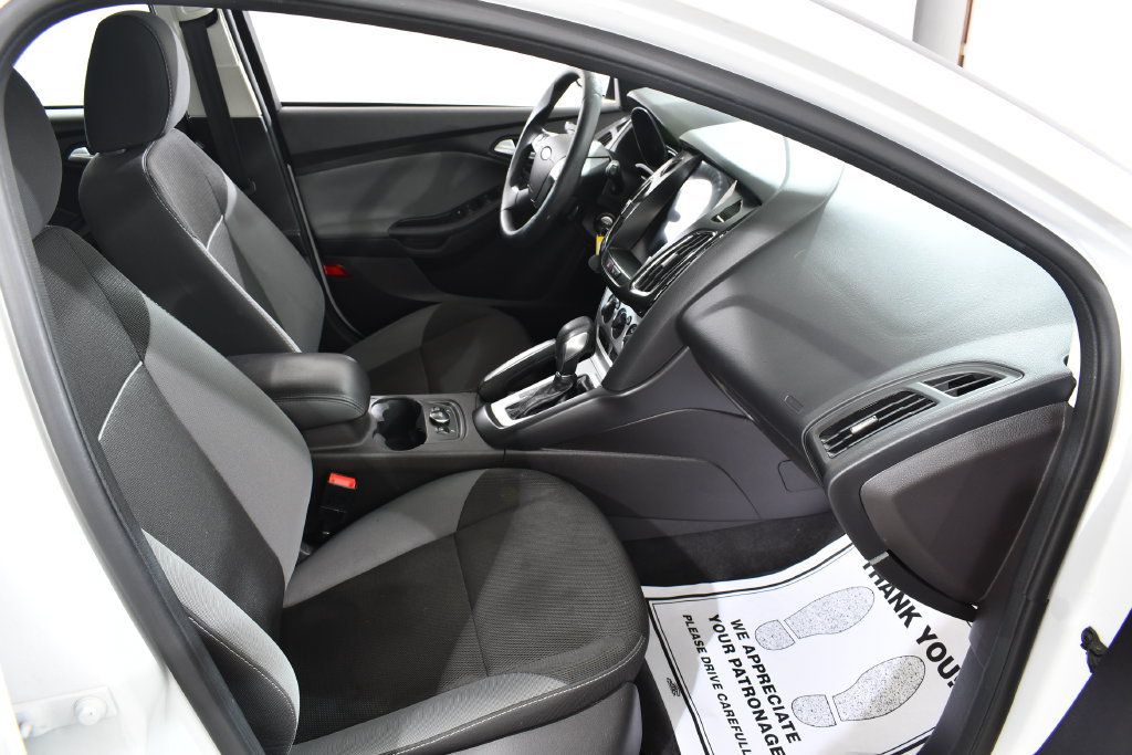 Used 2013 Ford Focus SE w/ SE Winter Pkg FWD image 10