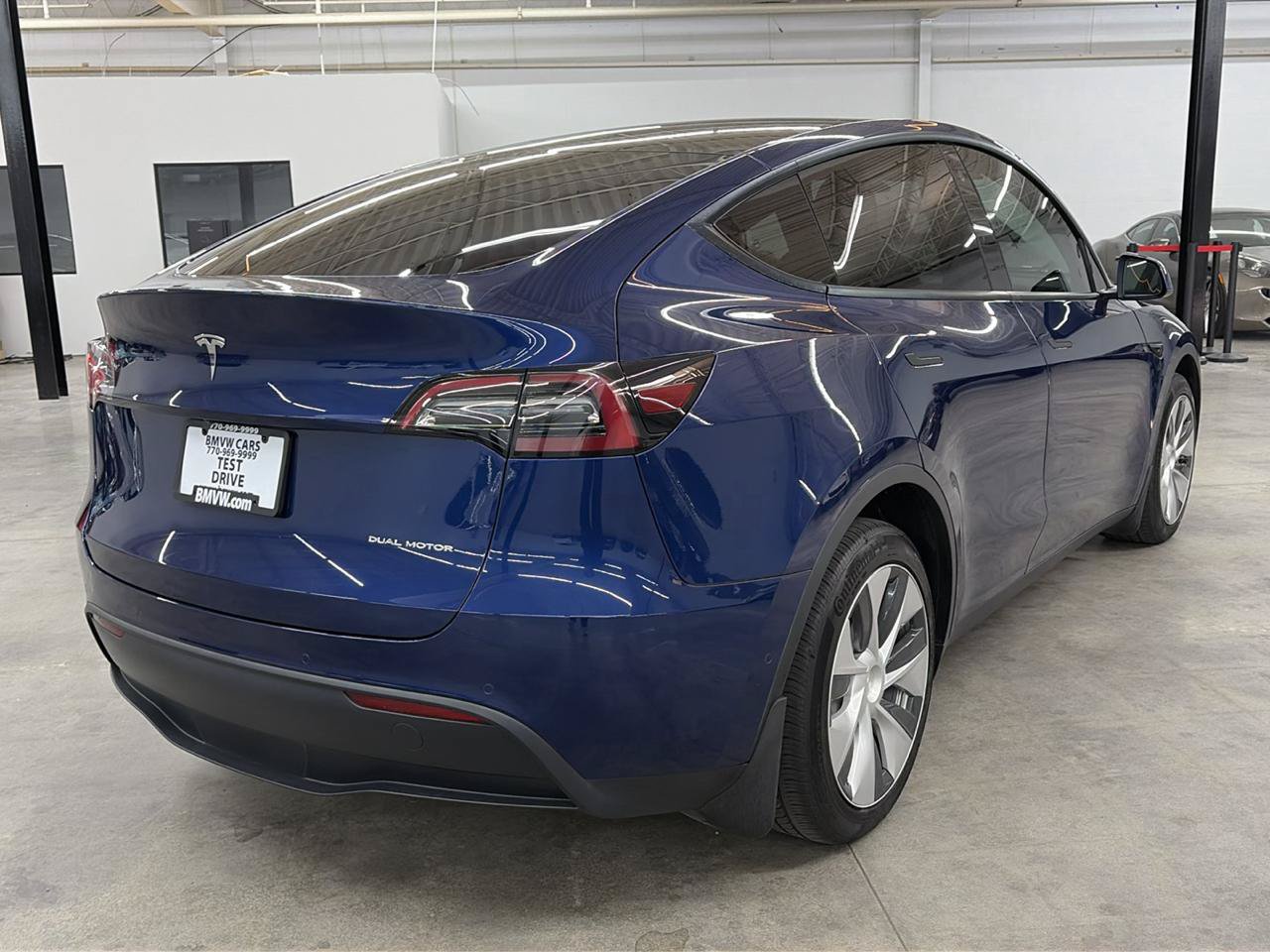 Used 2022 Tesla Model Y Long Range AWD/4WD image 3
