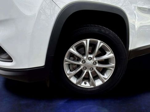 Used 2019 Jeep Cherokee Latitude w/ Cold Weather Group image 22