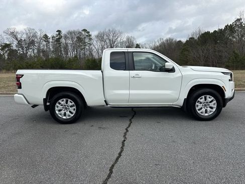 Certified 2024 Nissan Frontier SV w/ SV Convenience Package image 9