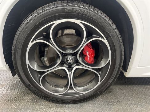Used 2022 Alfa Romeo Stelvio Veloce image 68