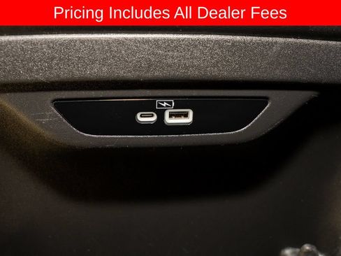 Used 2023 Chrysler Pacifica Touring-L FWD image 8